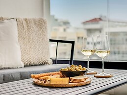 Sanders Premier - Nice 2 bdr apt With Balcony