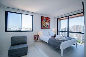 Duplex em Pinheiros com piscina e AC