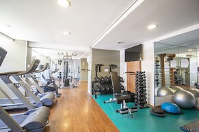 Duplex em Pinheiros com piscina e AC