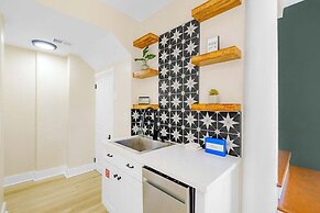 Aerie Loft: Cozy 1-bedroom Retreat in Biloxi, Perfect for Couples!