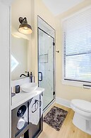 Aerie Loft: Cozy 1-bedroom Retreat in Biloxi, Perfect for Couples!