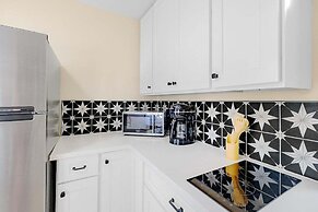 Aerie Loft: Cozy 1-bedroom Retreat in Biloxi, Perfect for Couples!