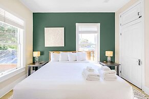 Aerie Loft: Cozy 1-bedroom Retreat in Biloxi, Perfect for Couples!