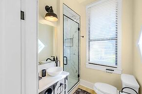 Aerie Loft: Cozy 1-bedroom Retreat in Biloxi, Perfect for Couples!