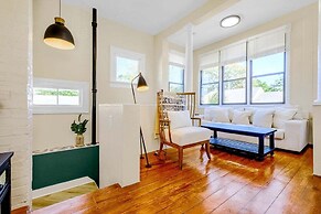 Aerie Loft: Cozy 1-bedroom Retreat in Biloxi, Perfect for Couples!