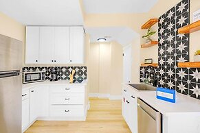 Aerie Loft: Cozy 1-bedroom Retreat in Biloxi, Perfect for Couples!