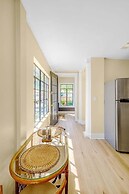 Aerie Loft: Cozy 1-bedroom Retreat in Biloxi, Perfect for Couples!