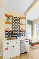 Aerie Loft: Cozy 1-bedroom Retreat in Biloxi, Perfect for Couples!