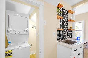 Aerie Loft: Cozy 1-bedroom Retreat in Biloxi, Perfect for Couples!