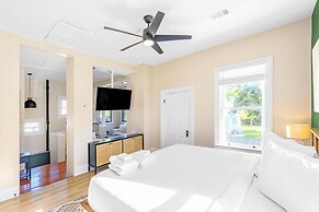 Aerie Loft: Cozy 1-bedroom Retreat in Biloxi, Perfect for Couples!