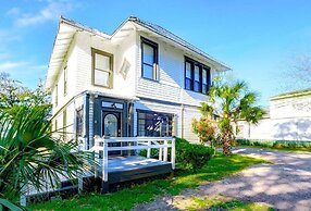 Aerie Loft: Cozy 1-bedroom Retreat in Biloxi, Perfect for Couples!