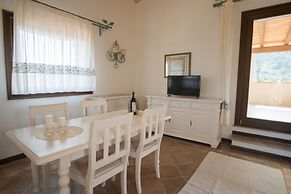 Beautiful Giardino Degli Oleandri 2 Bedroom Apt Sleeps 6 Plus a Child-