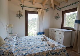 Beautiful Giardino Degli Oleandri 2 Bedroom Apt Sleeps 6 Plus a Child-