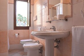 Idyllic Residence Cala Viola 2 Bedroom Sleeps Num1382