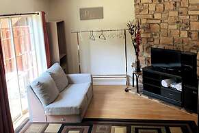 Room in House - The Modern Gem Furnished Bedroom