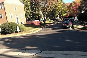 Room in House - The Modern Gem Furnished Bedroom