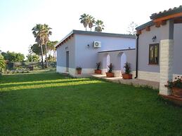 Villa With Air-conditioned Garden Near the sea