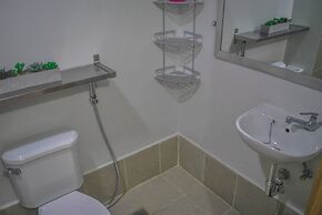 Room in Condo - Butler's Bnb A Trees Residences Qc Phil