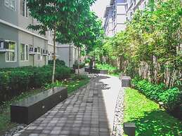 Room in Condo - Butler's Bnb A Trees Residences Qc Phil