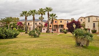 Classical Residence Baia Delle Palme 2 Bedroom Sleeps 6 Trillo 6