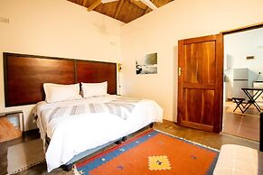 2 bed Apartment With Pool - 2126