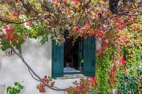 Dream 1 -traditional House With Pool To Share