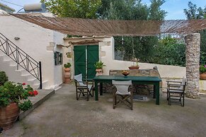 Dream 1 -traditional House With Pool To Share