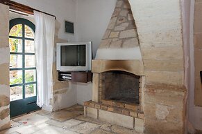 Dream 1 -traditional House With Pool To Share