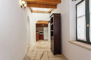 Dream 1 -traditional House With Pool To Share