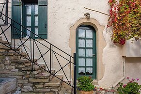 Dream 1 -traditional House With Pool To Share