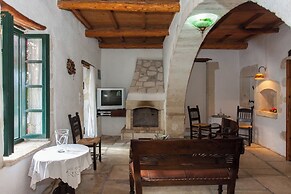 Dream 1 -traditional House With Pool To Share