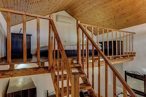 Dream 1 -traditional House With Pool To Share