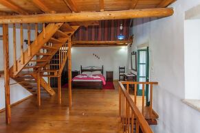 Dream 1 -traditional House With Pool To Share