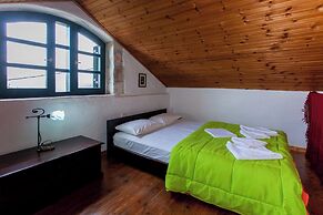 Dream 1 -traditional House With Pool To Share