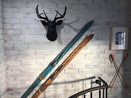 24 Hotham 3 Bedroom Renovated Apartment