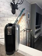 24 Hotham 3 Bedroom Renovated Apartment