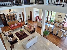 MYH - Lake Front Pvt Villa With Staff and Includes Free Breakfast of Y