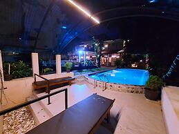 MYH - Lake Front Pvt Villa With Staff and Includes Free Breakfast of Y