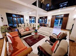 MYH - Lake Front Pvt Villa With Staff and Includes Free Breakfast of Y