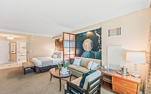 Premium Suite w/balcony at The Signature
