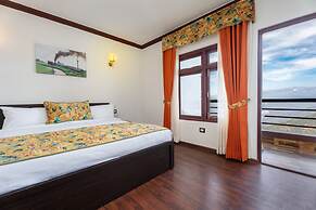 Summit Sherpa Mountain Inn