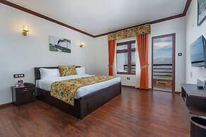 Summit Sherpa Mountain Inn