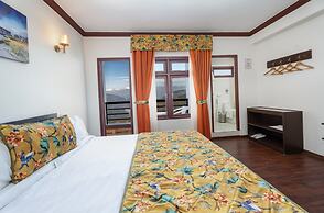 Summit Sherpa Mountain Inn