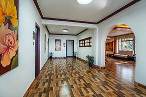 Summit Sherpa Mountain Inn