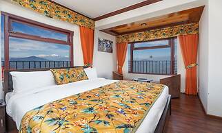 Summit Sherpa Mountain Inn