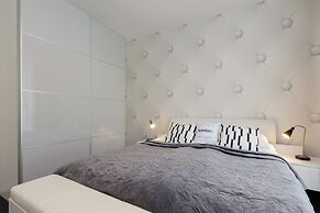 Apartment Grzybowska 85 by Renters