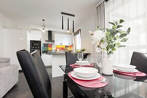 Apartment Grzybowska 85 by Renters