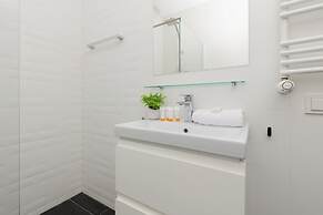 Apartment Grzybowska 85 by Renters