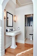 The Black Lion Pub & Boutique Guesthouse