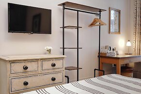 The Black Lion Pub & Boutique Guesthouse